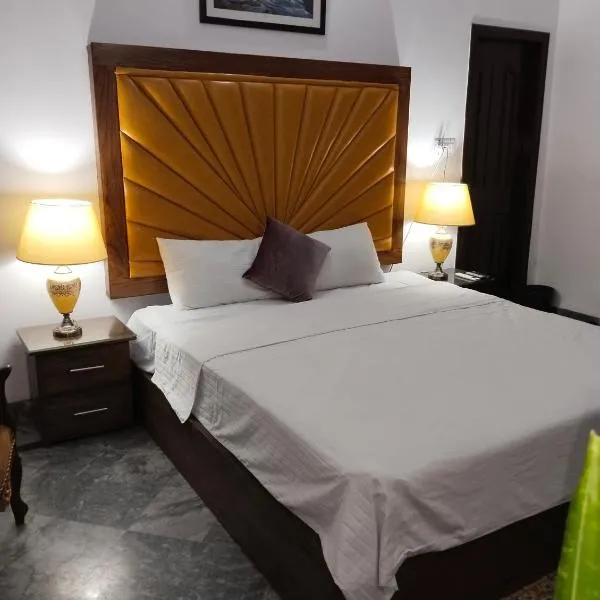 Homewood Suites Family Guest House & Apartments, hotel in Lahore