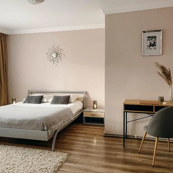 Апартаменти в центрі Тернополя, hotel in Ternopilʼ