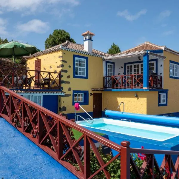 CASA ALBA, casa rural con piscina-spa climatizada hasta 34º gratuito y vistas al mar โรงแรมในPuntallana