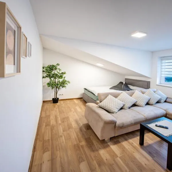 CozyHome - Spacious and Modern Apartment close to Vienna, hotel v destinaci Strasshof an der Nordbahn