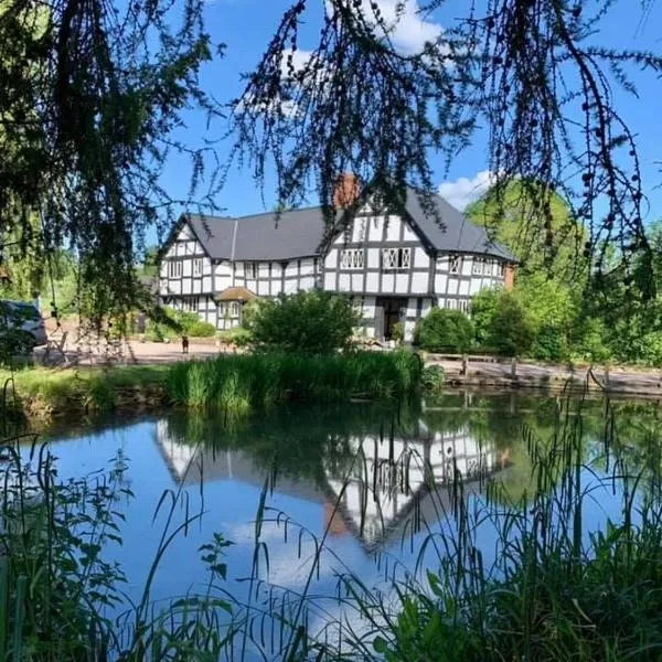 The Vauld, 2 bedroom suite with Bed and Breakfast、Bodenhamのホテル