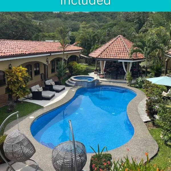 Las Brisas Resort and Villas, מלון בחאקו