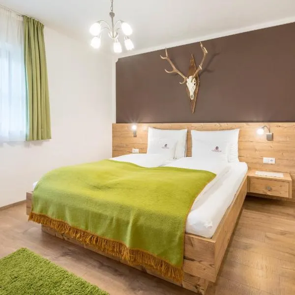 Haus zur Vogelweide App 1, hotel em Dobbiaco
