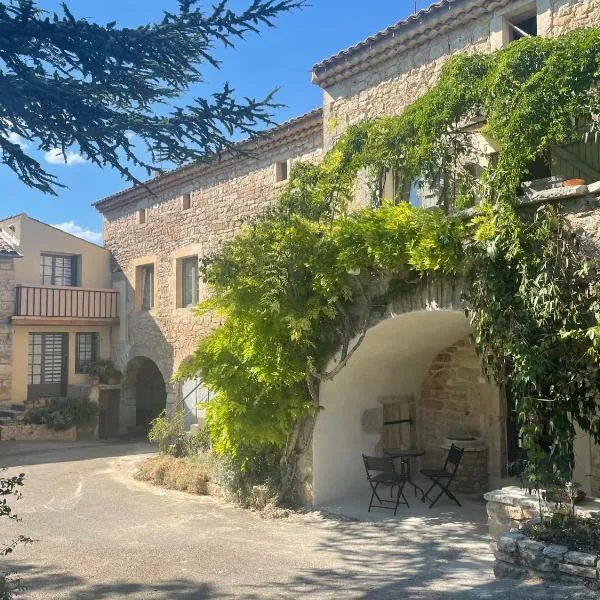 Le Mas de la Pouzolle - Gîtes et chambre atypiques, Hotel in Le Garn