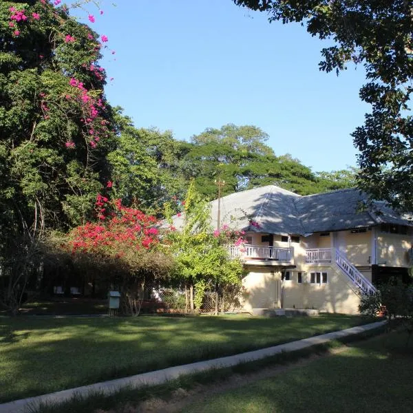 Mancotta Heritage Chang Bungalow, hotel v Dibrugarhu