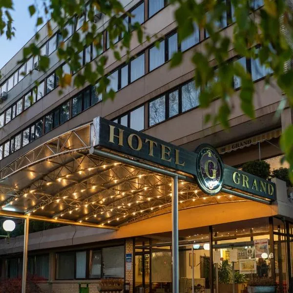 Hotel Grand, hotel u gradu 'Garež'