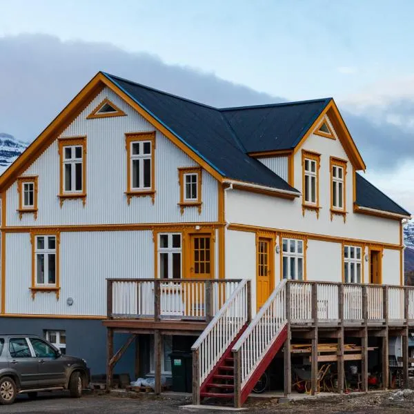 Undiraldan - Steinholt, old music school, hotel v destinaci Seyðisfjörður