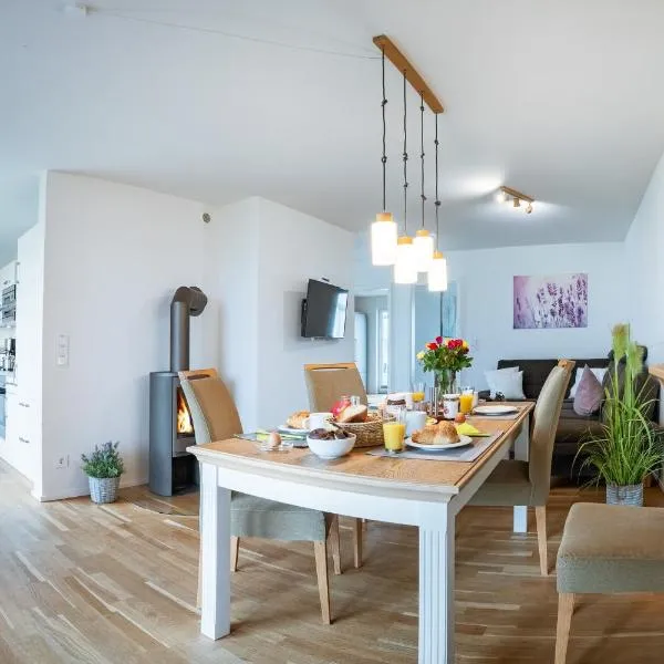 Fewo MEERwert by Seeblick Ferien ORO, Familienfreundlich, Sauna, Kamin,XL Dusche, hotel din Olpenitz