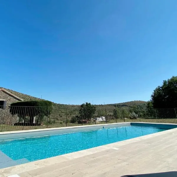 Mas de Veyras - Gîtes 5 étoiles en Ardèche, khách sạn ở Lachapelle Sous Aubenas