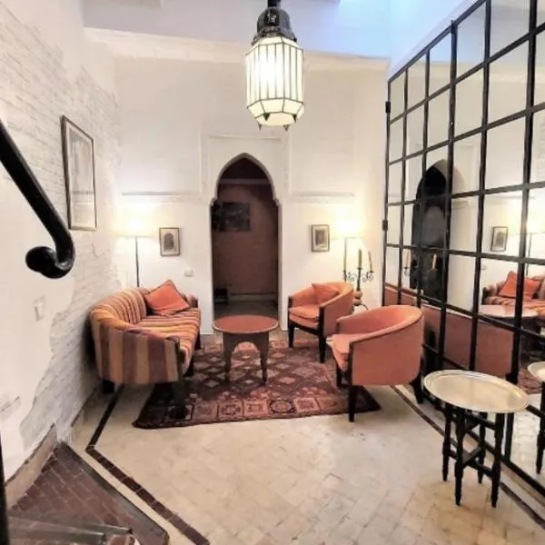 Riad privatisé jusqu a 5 personnes a 5 minutes place jemma El fna loué avec ménage et petit déjeuner compris, hotel v Marrákéši