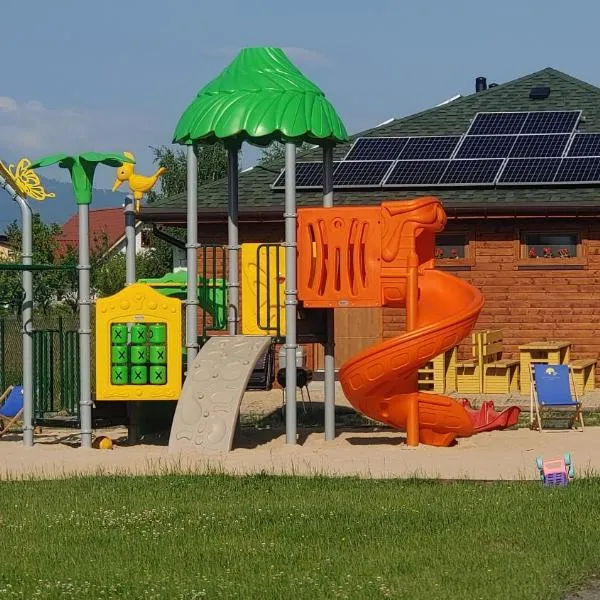 Apartament z Tężnią Solankową, Sauną, Kominkiem LED i Śniadaniem nad Jeziorem Żywieckim, hotel in Zarzecze