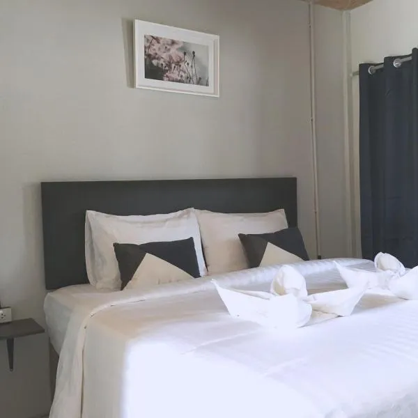 MOOK BOONCHU HOTEL, ξενοδοχείο σε Ban Chao Mai