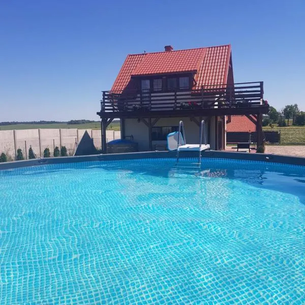 Domek Letniskowy Amelia、Jeziorowskieのホテル