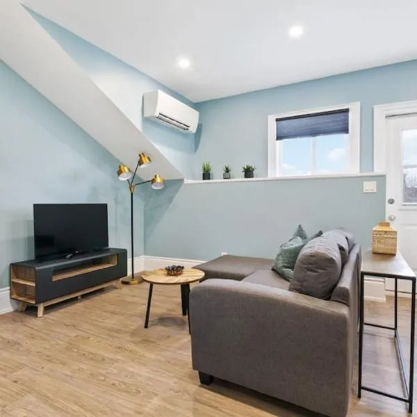 Downtown Collingwood Unit A, by Property Valet, отель в городе Коллингвуд