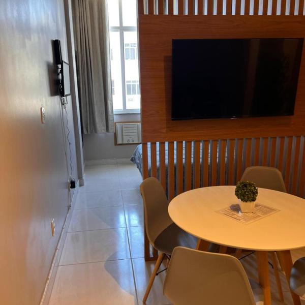 Apartamento/Studio encantador no Posto 6 em Copa.