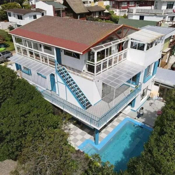 Espectacular Casa Tres Pisos, cap. 21 Personas., hotel v destinaci Algarrobo