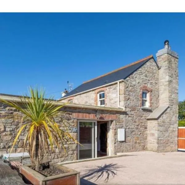 2 Bed Sandstone Residence, hotel in Killoscully