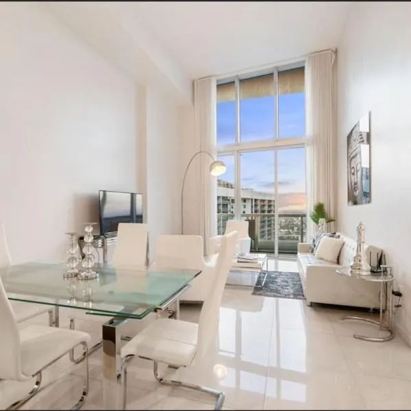Beautiful One Bedroom Condo 16ft ceilings at the W, hotel a Miami