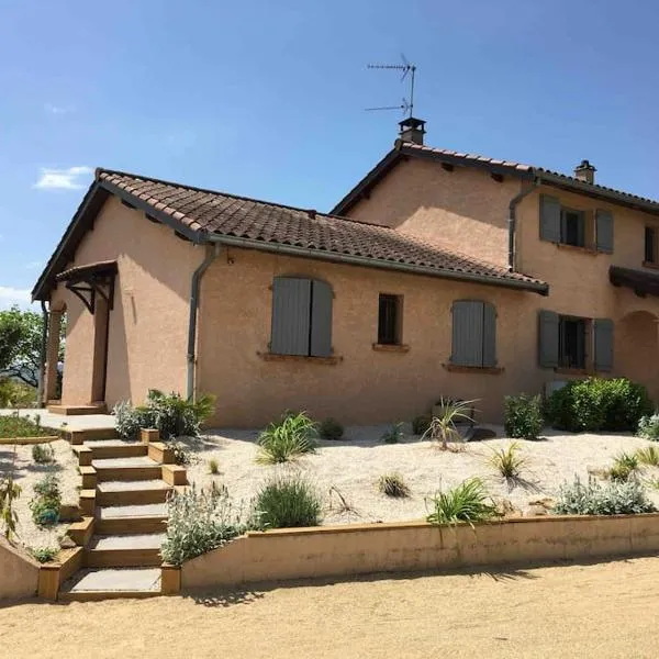 Appartement 55m2 en beaujolais & ENEDIS à 15 min, viešbutis mieste Saint-Germain-Nuelles