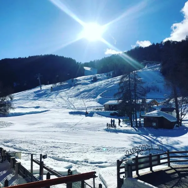 Praloup 1600 t3 sur piste 4p, hotel u gradu 'Uvernet'