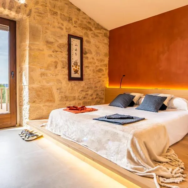 Hotel japonès Puigpinós, מלון בLladurs