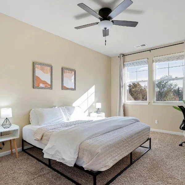 High End Midtown Home With Fireplace And Ensuite Baths, hotell sihtkohas Reno