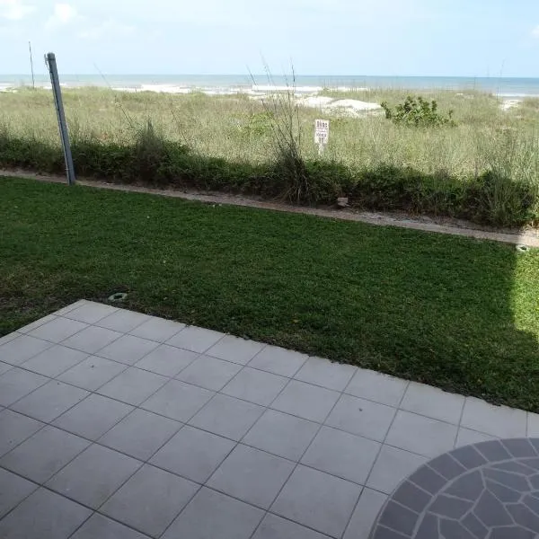 Spanish Main Unit 4- Direct Oceanfront Condo!, hotel v destinaci Cocoa Beach
