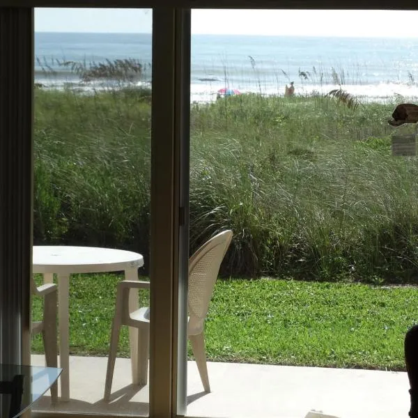 Spanish Main Unit 1- Direct Oceanfront Condo!, hotel v destinaci Cocoa Beach