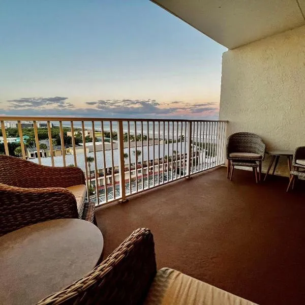 Sandcastles 701- Space Coast Ocean view!, hotel in Cocoa Beach