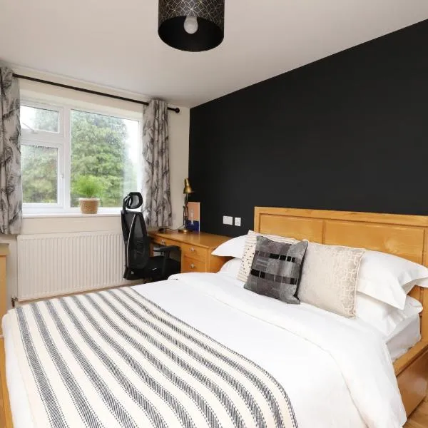 Luxurious double bedroom, ensuite with free Wifi., hotel in Oxford