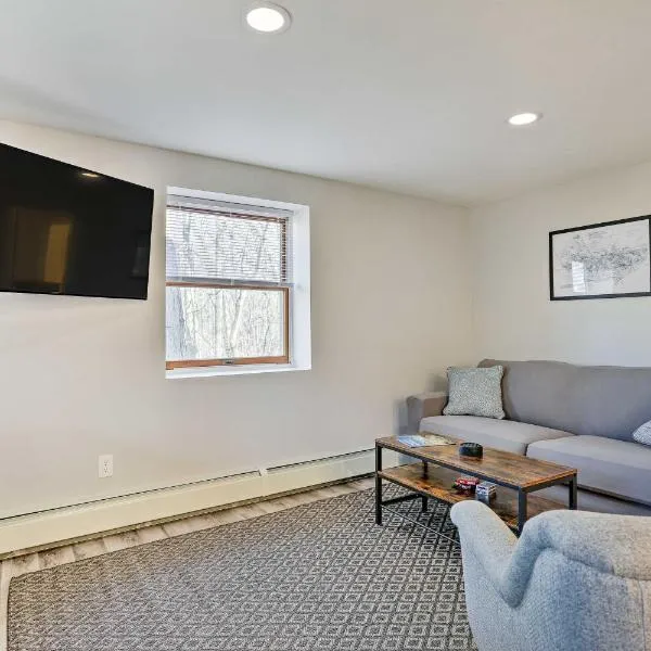 Charming Beacon Apt with Fire Pit Near Hiking!, hotel v destinaci Beacon
