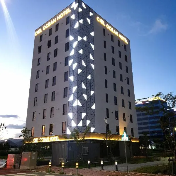 Busan Myeongji Ciel Ocean Hotel, hôtel à Yongjae