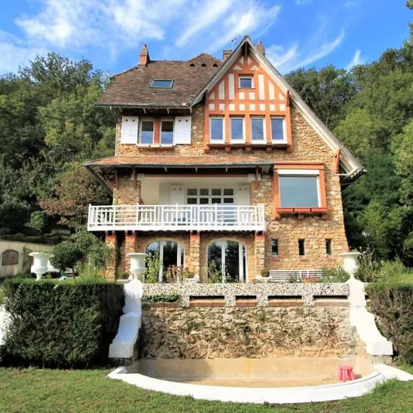 Maison de charme nichée dans le bois pour vivre une expérience unique, hotel in Saint-Rémy-lès-Chevreuse