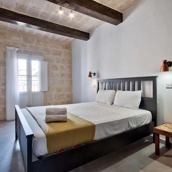 Old Lodge Apartment 7 by Vallettastay, khách sạn ở Valletta