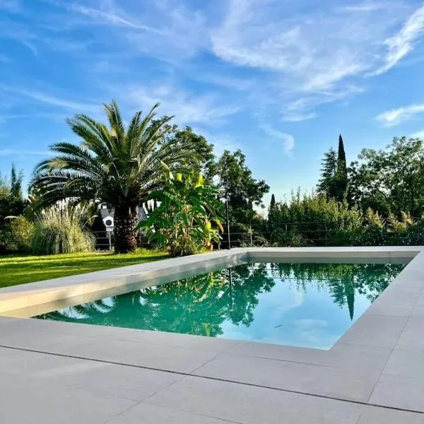 Apartamento con jardín y piscina en Córdoba โรงแรมในCerro Muriano