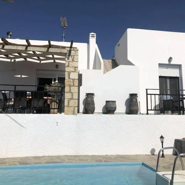 gemütliche Villa Mailin priv. Pool schöne Aussicht, hotel a Thrónos