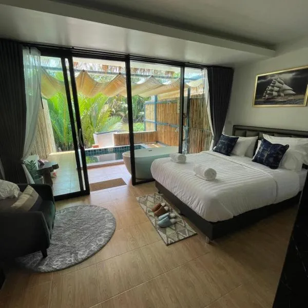 Phetra pool villas, hotel in Ban Noi