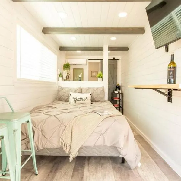 The Container Retreat @ 290 Wine Trail #10 Welcome friends!, hotel v destinaci Hye