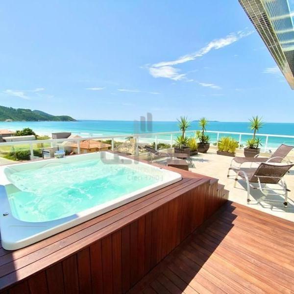 161 - Cobertura de Luxo com vista mar em Mariscal