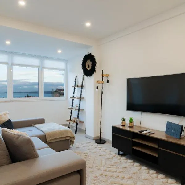Stylish Apartment W/ River View by LovelyStay, hotel v destinaci Oeiras