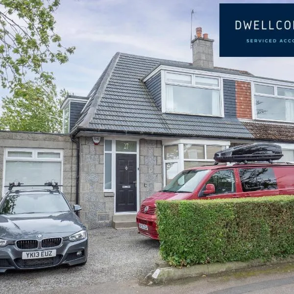Free Drive Parking for 2 vehicles, Outside LEZ Zone, Garden, Fast WIFI, lovely quiet street, Ideal for long term contractor, corporate etc stays - Dwellcome Home Ltd 5 Double Bedroom 2 and a half Bathroom Aberdeen House - see our site for assurance, готель у місті Абердин