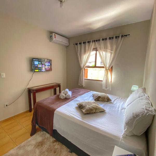 Casa aconchegante à 400m da Praia da Tartaruga - Ar condicionado - WIFI 450MB - Netflix - Cozinha Completa - Garagem