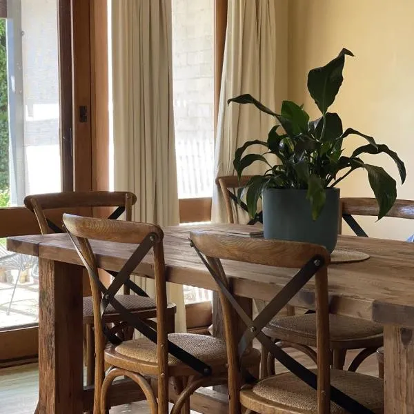 Residence on Cemar - Home Away from Home, hotel in Orange