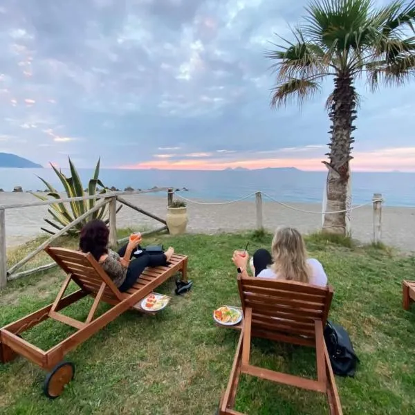 on the beach, viešbutis mieste Gioiosa Marea