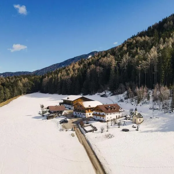 Weliserhof, hotel v Brunicu