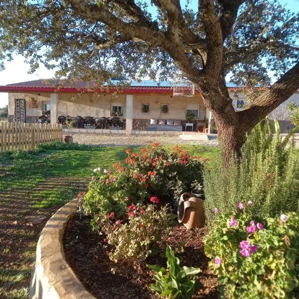 CASA RURAL LA HOJA EL VALLE, ξενοδοχείο σε Castilblanco