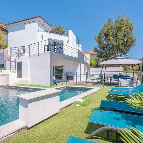 Magnifique Villa avec piscine en bord de mer, hotel en Le Pradet