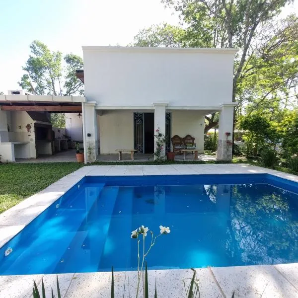 Casa en Paso De La Patria, hotel em Paso de la Patria