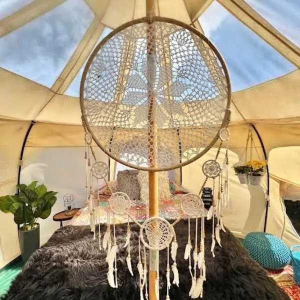 The Aries-a stargazing, luxury glamping tent, hotel v destinaci Rogersville