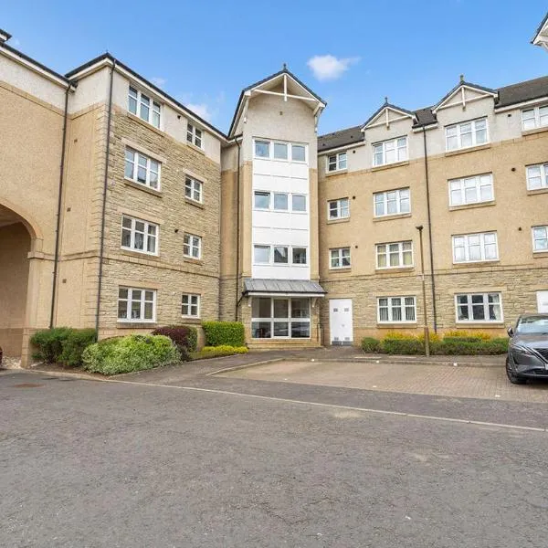 Modern 1BR flat - free parking + lift, hotel v destinaci Edinburgh